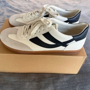 Vince - Oasis Women's Cream and Black Sneakers